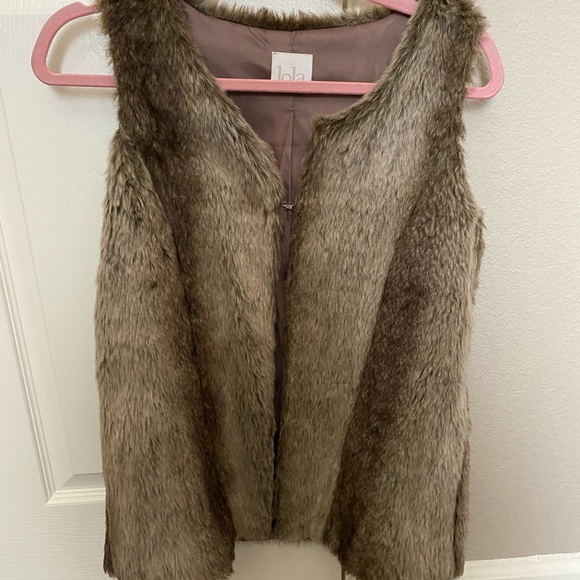 Faux fur vest - Picture 1 of 8